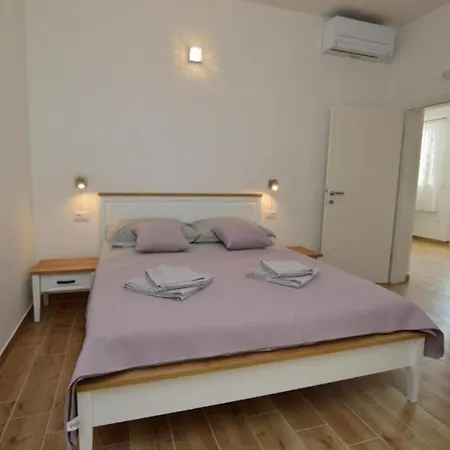 Sunset Bay - Four Bedroom With Terrace *