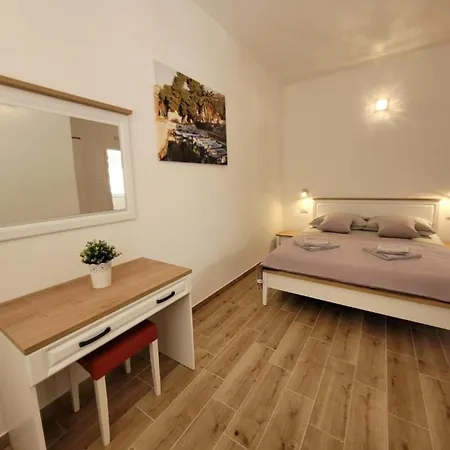 Sunset Bay - Four Bedroom With Terrace *